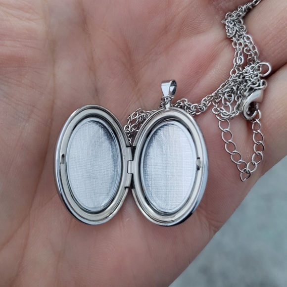 beautiful 925 locket engraved Victoria - Picture 3 of 3